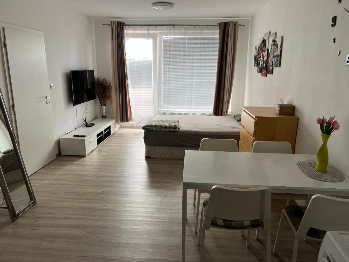Beautiful 2 Bedroom Apartment Prostějov Exteriör bild